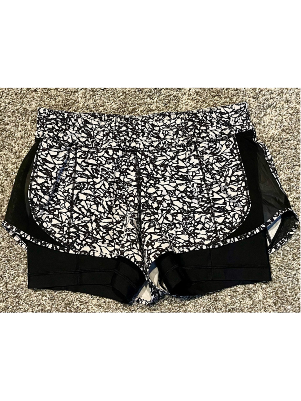 Lululemon Women’s Work Out To Water Shorts, Size 4, EUC